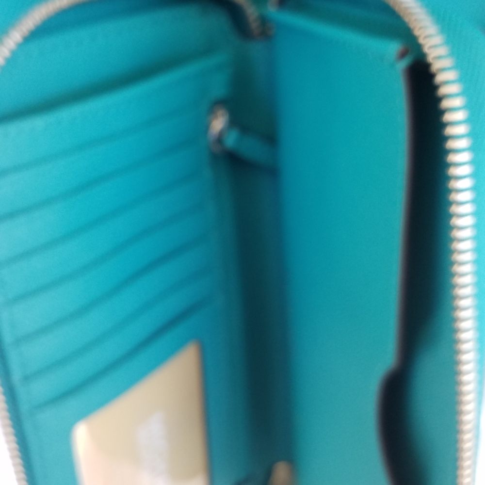 Michael Kors Pruse Set (SOLD) - Picture 10 of 12